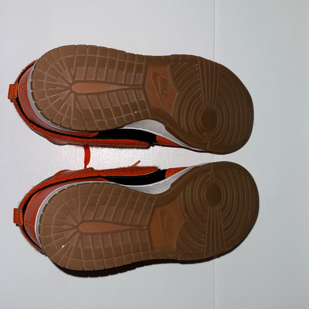 Nike High-Top Sneakers in Orange and Black - Picture 4 of 4